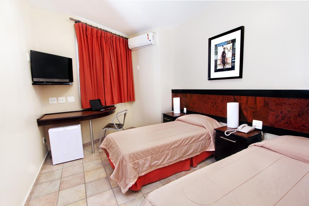 Hotel Dom Henrique Timoteo ภายนอก รูปภาพ