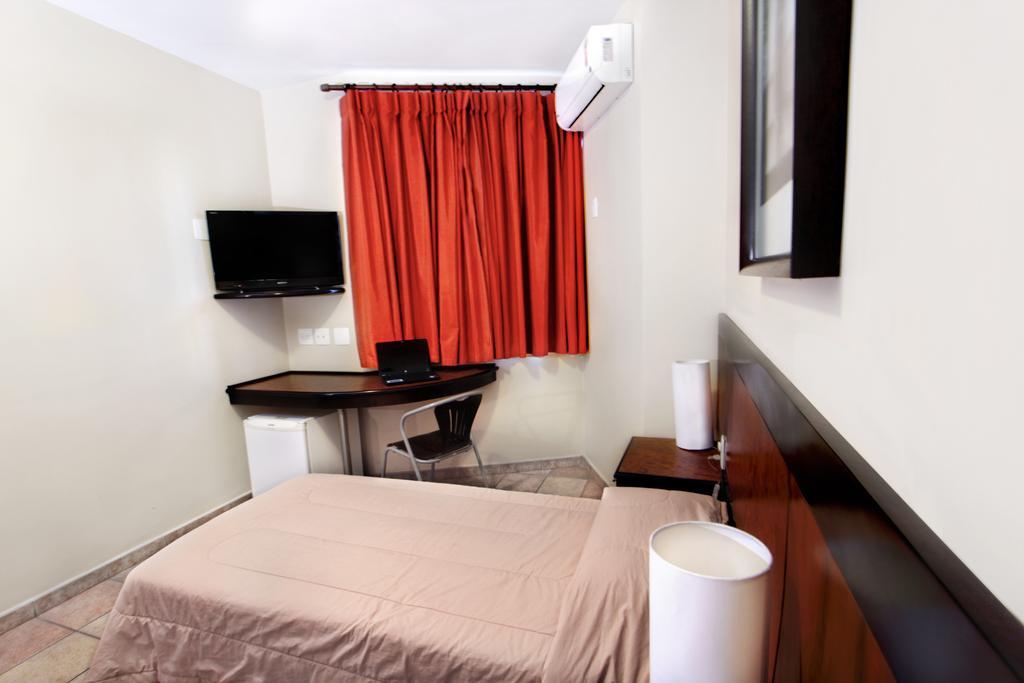 Hotel Dom Henrique Timoteo ภายนอก รูปภาพ