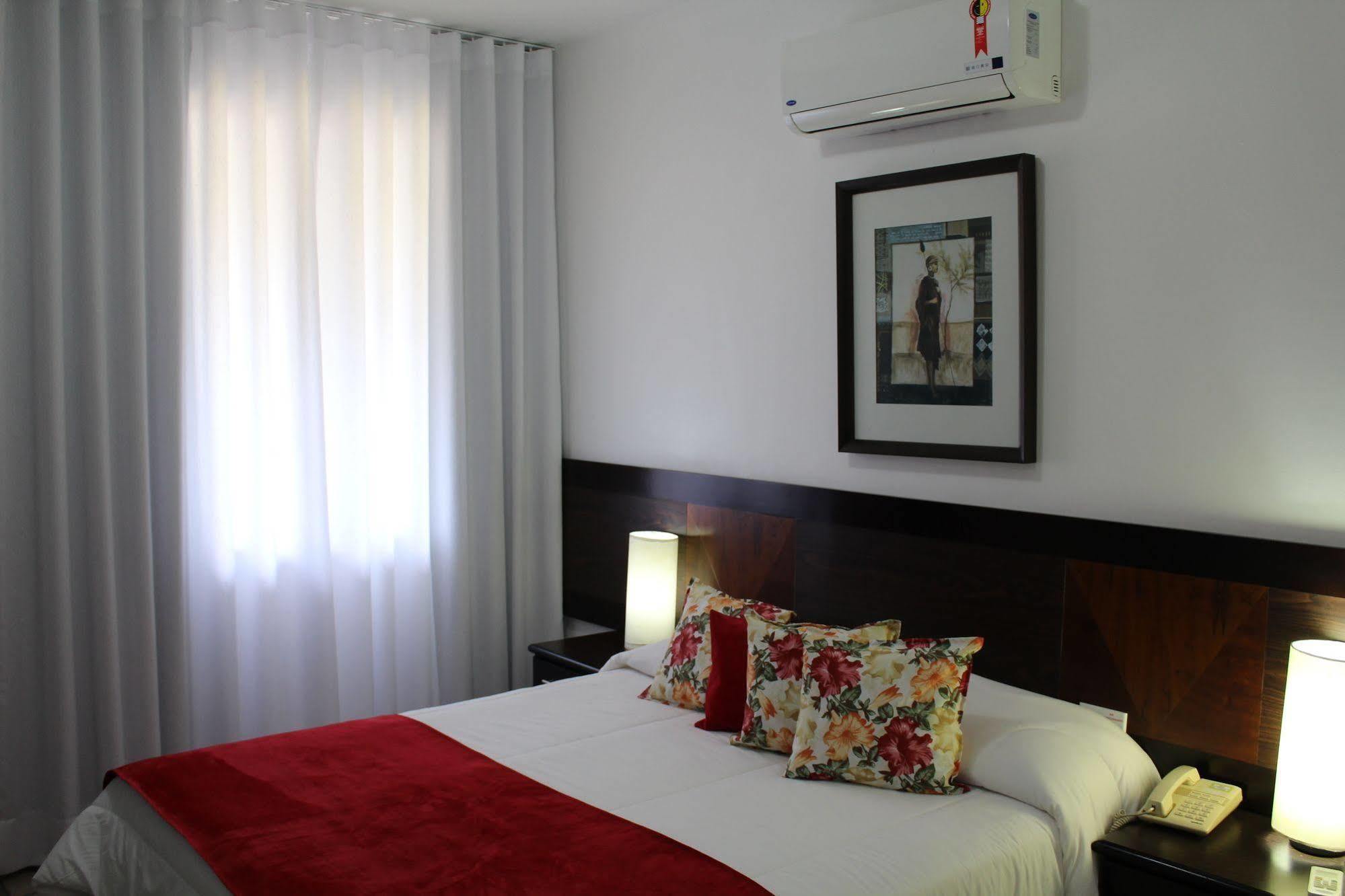 Hotel Dom Henrique Timoteo ภายนอก รูปภาพ
