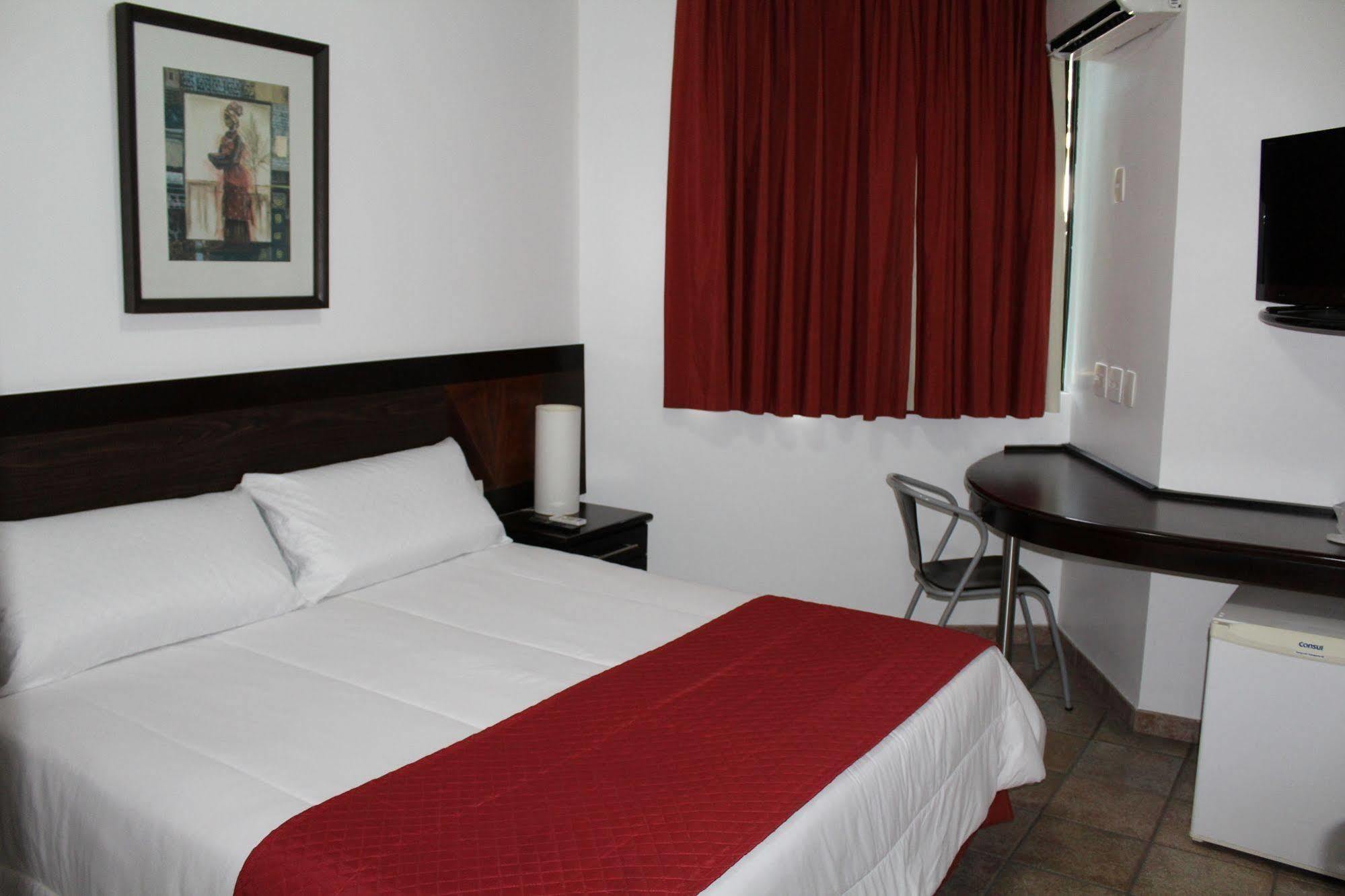 Hotel Dom Henrique Timoteo ภายนอก รูปภาพ